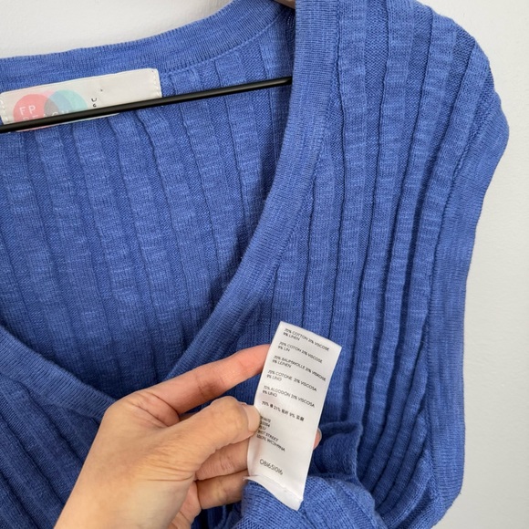 Free People Large Veda Long Sweater Vest Blue Iris Beach Resort Vacation Relaxed - Picture 2 of 4